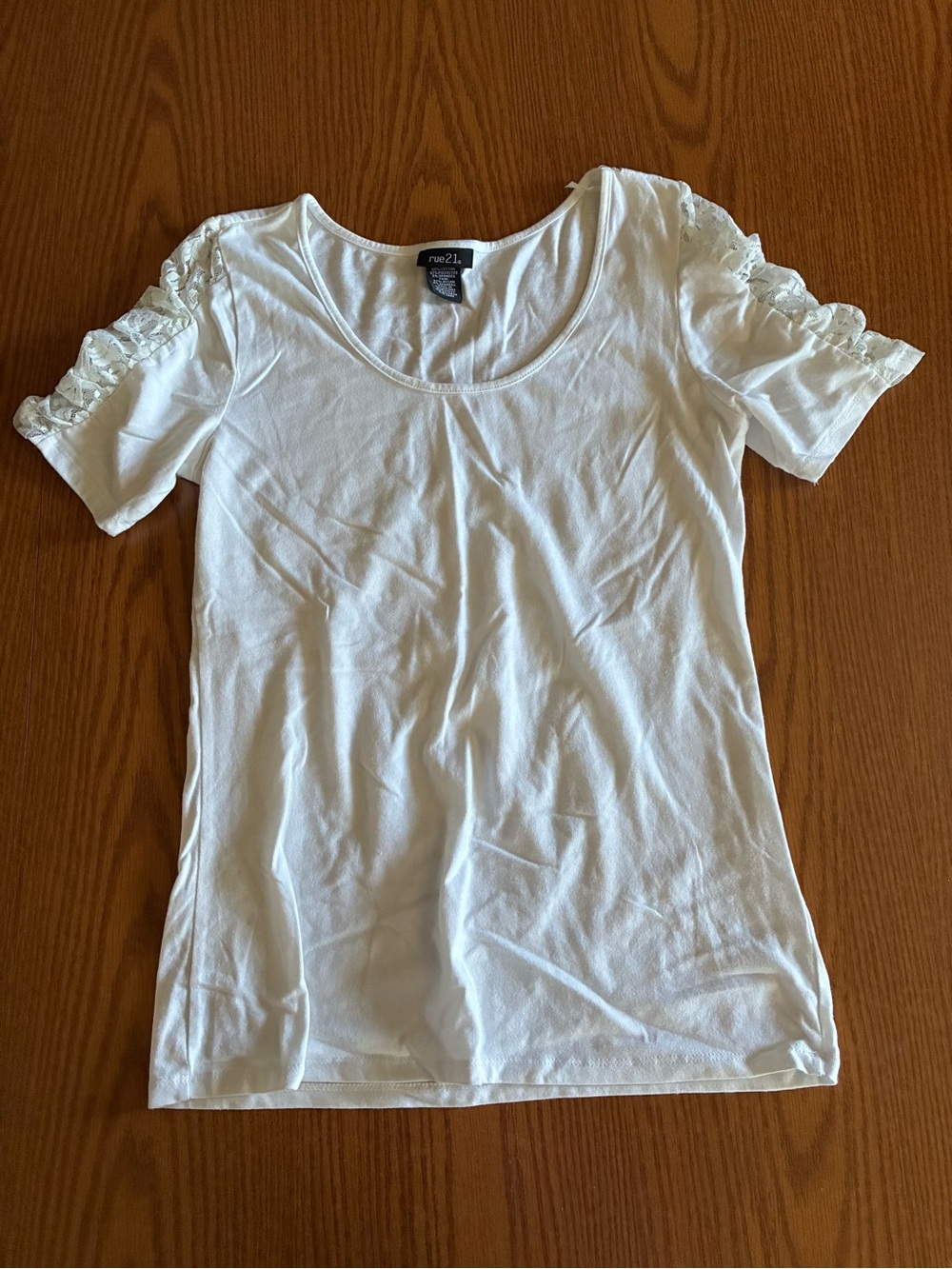 Rue21 White Scoop Neck Short Sleeve Tee with Ruffle Sleeve Detail